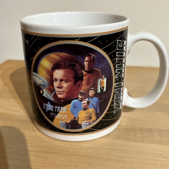 Star Trek captain James T Kirk and crew mug 1994 - Picture 3 of 5